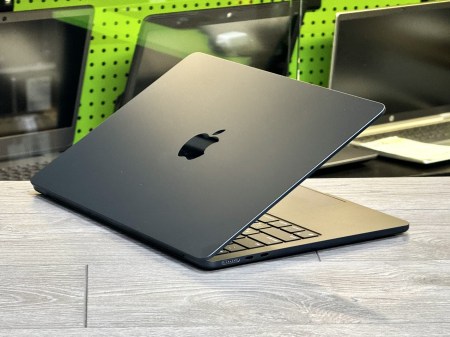 Macbook Air A2681 4